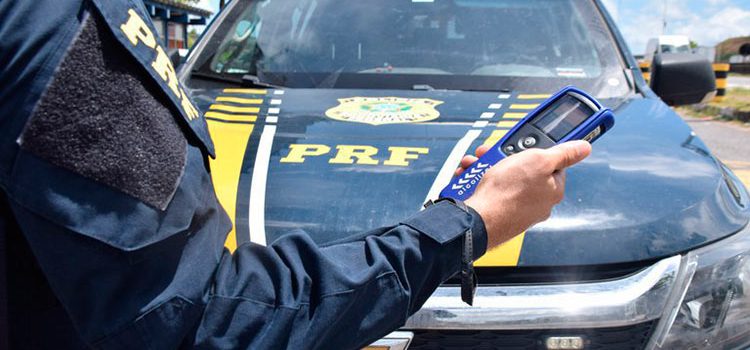 Dirigindo em zigue-zague, motorista alcoolizado é detido pela PRF em Feira de Santana (BA)