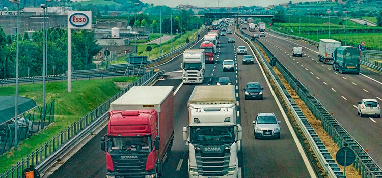 São Paulo registra, em média, quatro roubos ou furtos de caminhões por dia São Paulo registra, em média, quatro roubos ou furtos de caminhões por dia